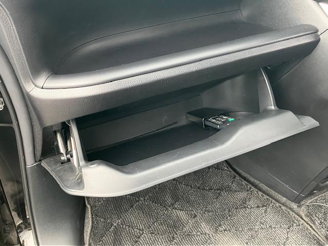 ヴォクシー ＺＳ　煌ＩＩＩ　衝突軽減　レーンキープ　障害物センサー　オートクルーズ　両側電動　ハーフレザー　ナビ　フルセグ　Ｂカメラ　Ｂｌｕｅｔｏｏｔｈオーディオ　後席モニター　ＥＴＣ２．０　Ｉストップ　ＬＥＤヘッドライト（31枚目）