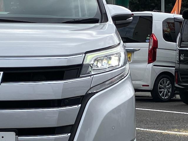 ノア X 衝突軽減 レーンキープ 障害物センサー オートクルーズ 片側電動 ハーフレザー Iストップ LEDヘッドライト キーレス 禁煙車 3列 フルフラット ABS オートハイビーム 電格ミラー CD(17枚目)