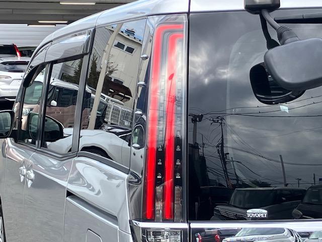 ノア X 衝突軽減 レーンキープ 障害物センサー オートクルーズ 片側電動 ハーフレザー Iストップ LEDヘッドライト キーレス 禁煙車 3列 フルフラット ABS オートハイビーム 電格ミラー CD(38枚目)