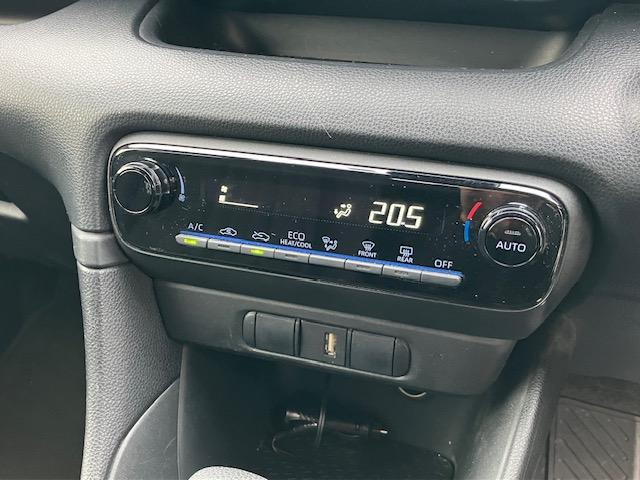 ヤリス ハイブリッドX 衝突軽減 レーンキープ アダプティブクルーズ ナビ Bluetoothオーディオ ETC Iストップ キーレス 禁煙車 ABS オートハイビーム 電格ミラー 運転席エアバッグ 助手席エアバッグ(7枚目)