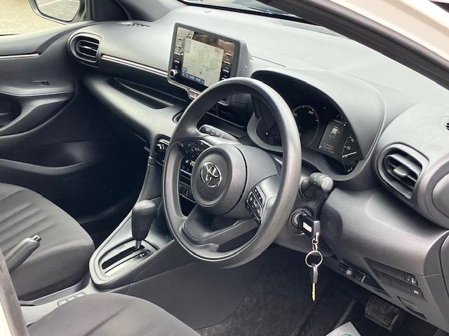 ヤリス ハイブリッドX 衝突軽減 レーンキープ アダプティブクルーズ ナビ Bluetoothオーディオ ETC Iストップ キーレス 禁煙車 ABS オートハイビーム 電格ミラー 運転席エアバッグ 助手席エアバッグ(28枚目)
