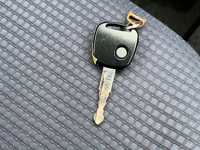 アルト F 衝突軽減 レーンキープ 障害物センサー ナビ Bカメラ Bluetoothオーディオ ETC キーレス 横滑り防止 ABS CD 運転席エアバッグ 助手席エアバッグ エアコン パワーウィンドウ(19枚目)