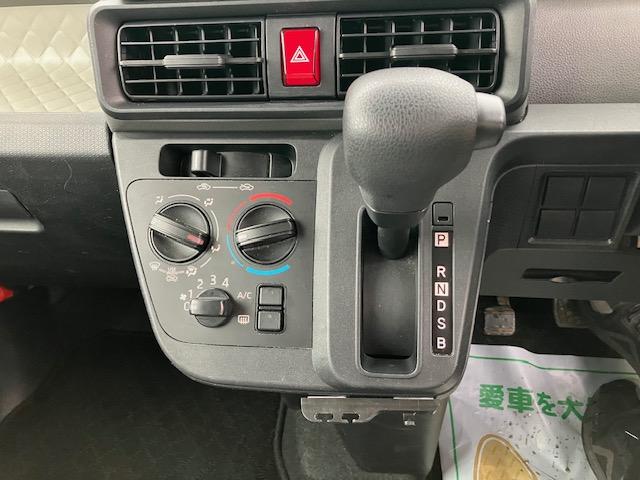 タント L 衝突軽減 障害物センサー 両側スライド Iストップ LEDヘッドライト キーレス 横滑り防止 ABS CD 運転席エアバッグ 助手席エアバッグ サイドエアバッグ エアコン パワーウィンドウ(5枚目)