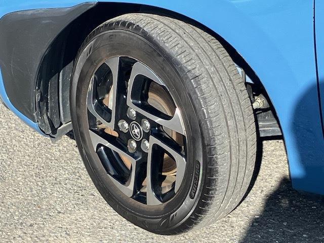 シエンタ ハイブリッドＺ　衝突軽減　レーンキープ　障害物センサー　アダプティブクルーズ　両側電動　シートヒーター　フルセグ　Ｂカメラ　Ｂｌｕｅｔｏｏｔｈオーディオ　ＥＴＣ２．０　Ｉストップ　ＬＥＤヘッドライト　１５インチＡＷ（16枚目）