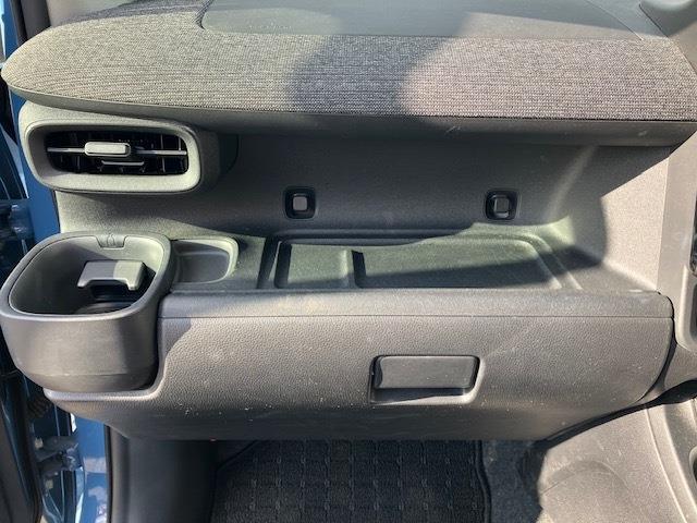 シエンタ ハイブリッドＺ　衝突軽減　レーンキープ　障害物センサー　アダプティブクルーズ　両側電動　シートヒーター　フルセグ　Ｂカメラ　Ｂｌｕｅｔｏｏｔｈオーディオ　ＥＴＣ２．０　Ｉストップ　ＬＥＤヘッドライト　１５インチＡＷ（33枚目）