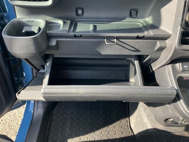 シエンタ ハイブリッドＺ　衝突軽減　レーンキープ　障害物センサー　アダプティブクルーズ　両側電動　シートヒーター　フルセグ　Ｂカメラ　Ｂｌｕｅｔｏｏｔｈオーディオ　ＥＴＣ２．０　Ｉストップ　ＬＥＤヘッドライト　１５インチＡＷ（34枚目）