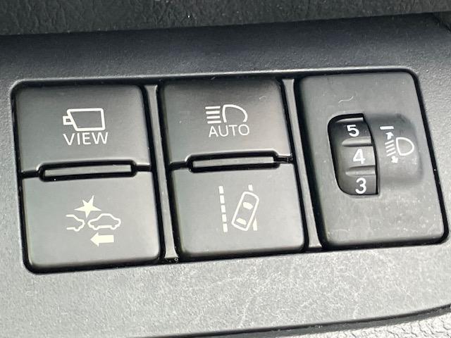 シエンタ ハイブリッド　ファンベースＸ　衝突軽減　レーンキープ　障害物センサー　片側電動　ナビ　ワンセグ　全周囲カメラ　Ｆカメラ　サイドカメラ　Ｂカメラ　Ｂｌｕｅｔｏｏｔｈオーディオ　ＥＴＣ２．０　Ｉストップ　スマキー　禁煙車　３列（10枚目）