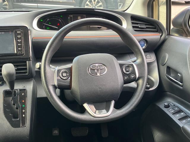 シエンタ ハイブリッド　ファンベースＸ　衝突軽減　レーンキープ　障害物センサー　片側電動　ナビ　ワンセグ　全周囲カメラ　Ｆカメラ　サイドカメラ　Ｂカメラ　Ｂｌｕｅｔｏｏｔｈオーディオ　ＥＴＣ２．０　Ｉストップ　スマキー　禁煙車　３列（14枚目）