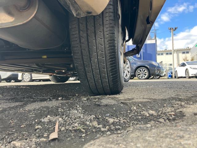 シエンタ ハイブリッド　ファンベースＸ　衝突軽減　レーンキープ　障害物センサー　片側電動　ナビ　ワンセグ　全周囲カメラ　Ｆカメラ　サイドカメラ　Ｂカメラ　Ｂｌｕｅｔｏｏｔｈオーディオ　ＥＴＣ２．０　Ｉストップ　スマキー　禁煙車　３列（26枚目）