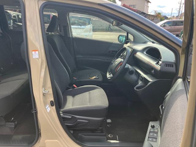 シエンタ ハイブリッド　ファンベースＸ　衝突軽減　レーンキープ　障害物センサー　片側電動　ナビ　ワンセグ　全周囲カメラ　Ｆカメラ　サイドカメラ　Ｂカメラ　Ｂｌｕｅｔｏｏｔｈオーディオ　ＥＴＣ２．０　Ｉストップ　スマキー　禁煙車　３列（28枚目）