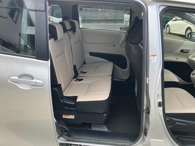 シエンタ Ｘ　片側電動　Ｉストップ　キーレス　禁煙車　ＡＢＳ　電格ミラー　ＣＤ　運転席エアバッグ　助手席エアバッグ　エアコン　パワーウィンドウ　パワーステアリング（6枚目）