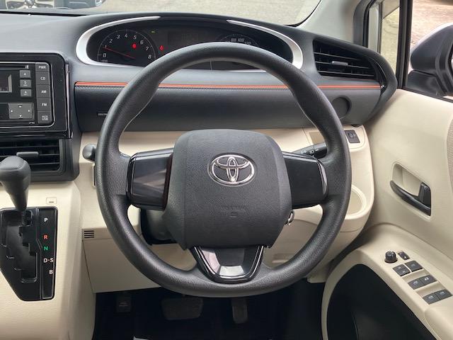 シエンタ Ｘ　片側電動　Ｉストップ　キーレス　禁煙車　ＡＢＳ　電格ミラー　ＣＤ　運転席エアバッグ　助手席エアバッグ　エアコン　パワーウィンドウ　パワーステアリング（8枚目）