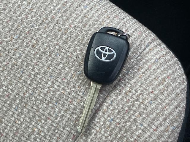 シエンタ Ｘ　片側電動　Ｉストップ　キーレス　禁煙車　ＡＢＳ　電格ミラー　ＣＤ　運転席エアバッグ　助手席エアバッグ　エアコン　パワーウィンドウ　パワーステアリング（17枚目）