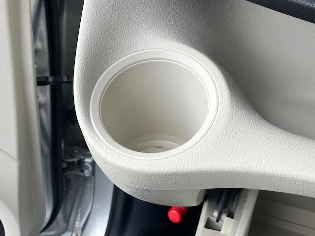 シエンタ Ｘ　片側電動　Ｉストップ　キーレス　禁煙車　ＡＢＳ　電格ミラー　ＣＤ　運転席エアバッグ　助手席エアバッグ　エアコン　パワーウィンドウ　パワーステアリング（28枚目）
