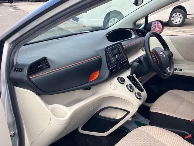 シエンタ Ｘ　片側電動　Ｉストップ　キーレス　禁煙車　ＡＢＳ　電格ミラー　ＣＤ　運転席エアバッグ　助手席エアバッグ　エアコン　パワーウィンドウ　パワーステアリング（32枚目）