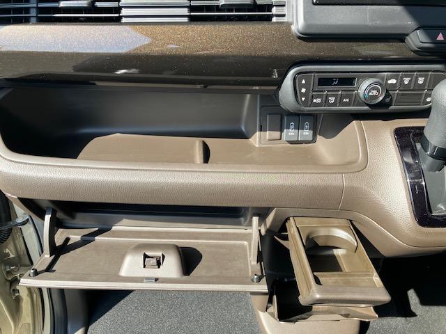 N-BOX L 衝突軽減 レーンキープ アダプティブクルーズ 両側電動 シートヒーター Iストップ LEDヘッドライト スマキー 禁煙車 横滑り防止 ABS 電格ミラー ベンチシート 運転席エアバッグ(31枚目)