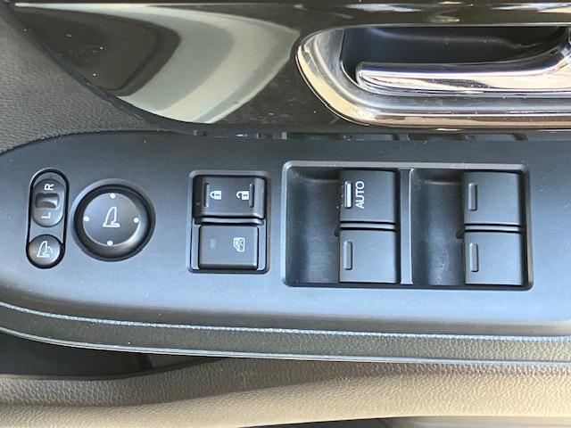 N-BOX L 衝突軽減 レーンキープ アダプティブクルーズ 両側電動 シートヒーター Iストップ LEDヘッドライト スマキー 禁煙車 横滑り防止 ABS 電格ミラー ベンチシート 運転席エアバッグ(35枚目)