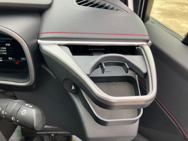 カローラスポーツ ハイブリッドＧ　Ｚ　１オーナー　ナビ　Ｂｌｕｅｔｏｏｔｈ　バックカメラ　スマートキー　衝突軽減ブレーキ　車線逸脱防止　クルコン　ＭＯＤＥＬＬＩＳＴＡエアロ　ＴＯＭ’Ｓリアスポイラー（19枚目）