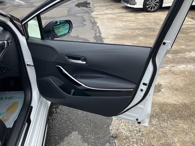 カローラスポーツ ハイブリッドＧ　Ｚ　１オーナー　ナビ　Ｂｌｕｅｔｏｏｔｈ　バックカメラ　スマートキー　衝突軽減ブレーキ　車線逸脱防止　クルコン　ＭＯＤＥＬＬＩＳＴＡエアロ　ＴＯＭ’Ｓリアスポイラー（20枚目）