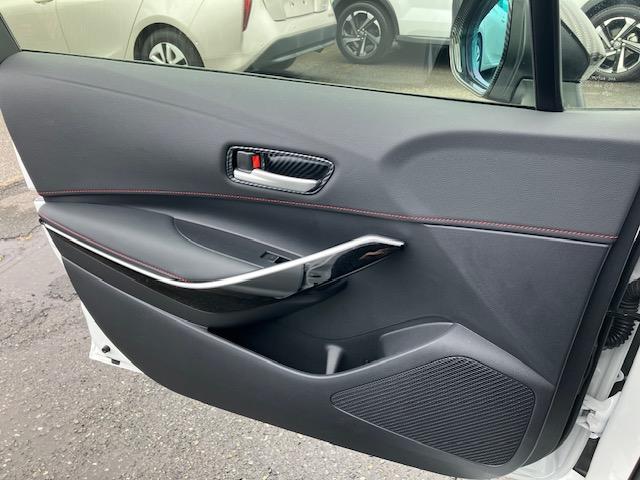 カローラスポーツ ハイブリッドＧ　Ｚ　１オーナー　ナビ　Ｂｌｕｅｔｏｏｔｈ　バックカメラ　スマートキー　衝突軽減ブレーキ　車線逸脱防止　クルコン　ＭＯＤＥＬＬＩＳＴＡエアロ　ＴＯＭ’Ｓリアスポイラー（27枚目）