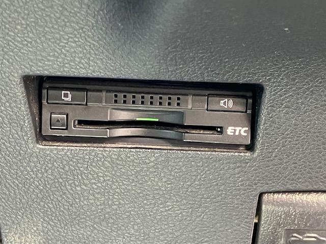 カローラフィールダー ハイブリッド ナビ フルセグ Bluetoothオーディオ ETC Iストップ スマキー ABS 電格ミラー CD DVD再生 運転席エアバッグ 助手席エアバッグ サイドエアバッグ エアコン パワーウィンドウ(6枚目)