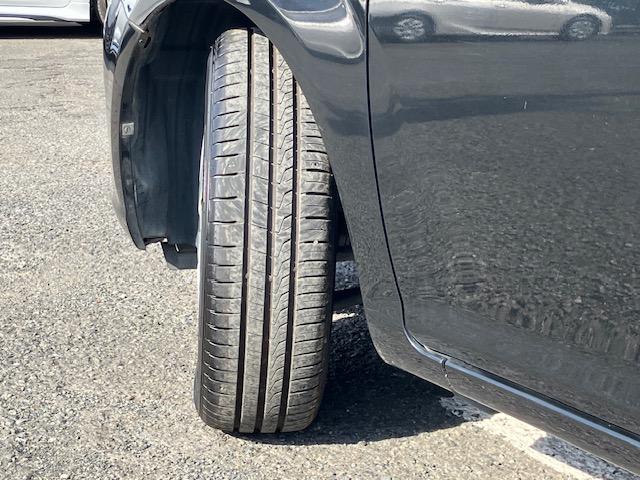 カローラフィールダー ハイブリッド ナビ フルセグ Bluetoothオーディオ ETC Iストップ スマキー ABS 電格ミラー CD DVD再生 運転席エアバッグ 助手席エアバッグ サイドエアバッグ エアコン パワーウィンドウ(20枚目)