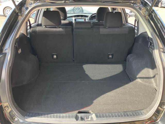 カローラフィールダー ハイブリッド ナビ フルセグ Bluetoothオーディオ ETC Iストップ スマキー ABS 電格ミラー CD DVD再生 運転席エアバッグ 助手席エアバッグ サイドエアバッグ エアコン パワーウィンドウ(25枚目)