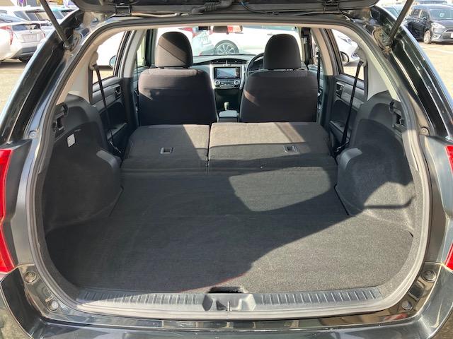 カローラフィールダー ハイブリッド ナビ フルセグ Bluetoothオーディオ ETC Iストップ スマキー ABS 電格ミラー CD DVD再生 運転席エアバッグ 助手席エアバッグ サイドエアバッグ エアコン パワーウィンドウ(27枚目)