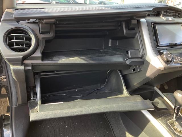 カローラフィールダー ハイブリッド ナビ フルセグ Bluetoothオーディオ ETC Iストップ スマキー ABS 電格ミラー CD DVD再生 運転席エアバッグ 助手席エアバッグ サイドエアバッグ エアコン パワーウィンドウ(30枚目)