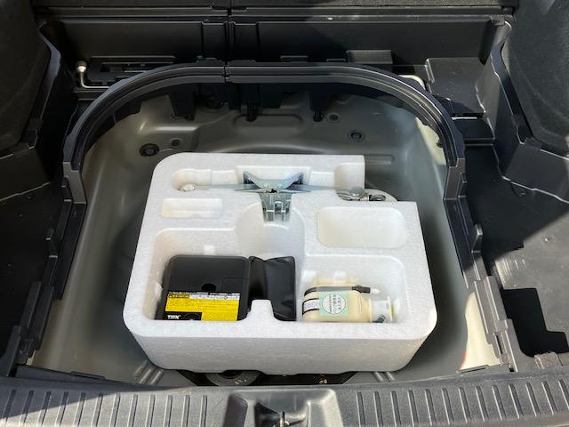 カローラフィールダー ハイブリッド ナビ フルセグ Bluetoothオーディオ ETC Iストップ スマキー ABS 電格ミラー CD DVD再生 運転席エアバッグ 助手席エアバッグ サイドエアバッグ エアコン パワーウィンドウ(31枚目)