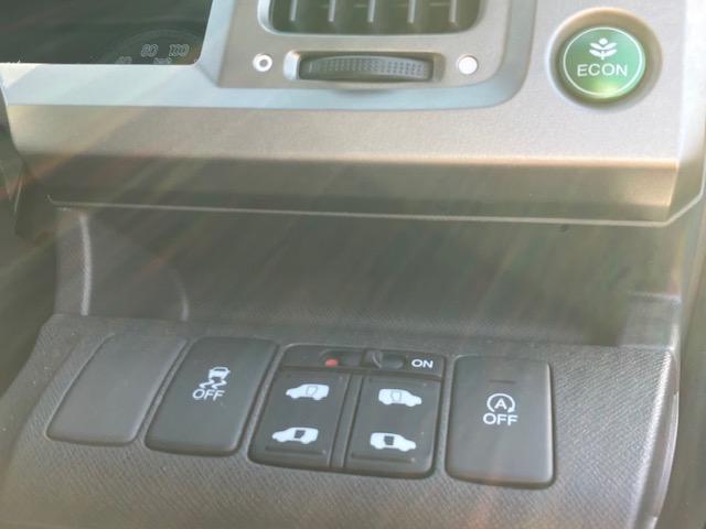 ステップワゴン G コンフォートセレクション オートクルーズ 両側電動 ナビ フルセグ Bカメラ 後席モニター ETC Iストップ HID 15インチAW スマキー 禁煙車 3列 フルフラット 横滑り防止 ABS 電格ミラー 運転席エアバッグ(8枚目)