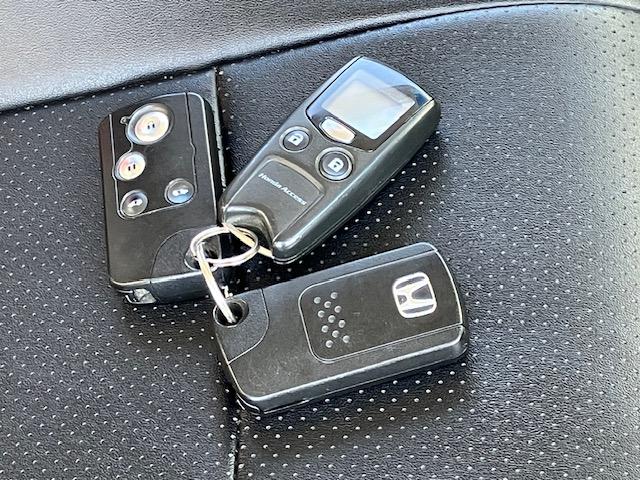 ステップワゴン G コンフォートセレクション オートクルーズ 両側電動 ナビ フルセグ Bカメラ 後席モニター ETC Iストップ HID 15インチAW スマキー 禁煙車 3列 フルフラット 横滑り防止 ABS 電格ミラー 運転席エアバッグ(18枚目)