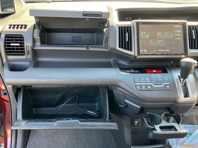 ステップワゴン G コンフォートセレクション オートクルーズ 両側電動 ナビ フルセグ Bカメラ 後席モニター ETC Iストップ HID 15インチAW スマキー 禁煙車 3列 フルフラット 横滑り防止 ABS 電格ミラー 運転席エアバッグ(35枚目)