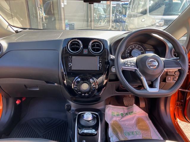 ノート e-パワー X 衝突軽減 レーンキープ 障害物センサー ナビ 全周囲カメラ Bカメラ ETC Iストップ スマキー 禁煙車 横滑り防止 ABS 電格ミラー CD DVD再生 運転席エアバッグ 助手席エアバッグ(3枚目)