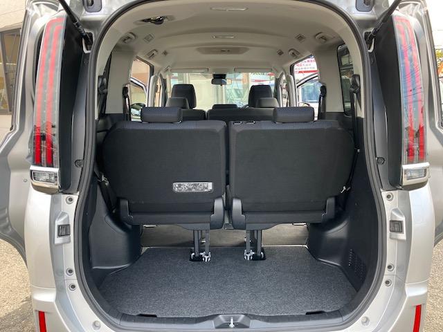 ノア X 衝突軽減 レーンキープ オートクルーズ 片側電動 ナビ フルセグ Bカメラ Bluetoothオーディオ ETC2.0 Iストップ LEDヘッドライト キーレス 禁煙車 3列 フルフラット ABS(12枚目)