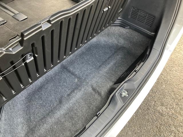 ノア X 衝突軽減 レーンキープ オートクルーズ 片側電動 ナビ フルセグ Bカメラ Bluetoothオーディオ ETC2.0 Iストップ LEDヘッドライト キーレス 禁煙車 3列 フルフラット ABS(13枚目)