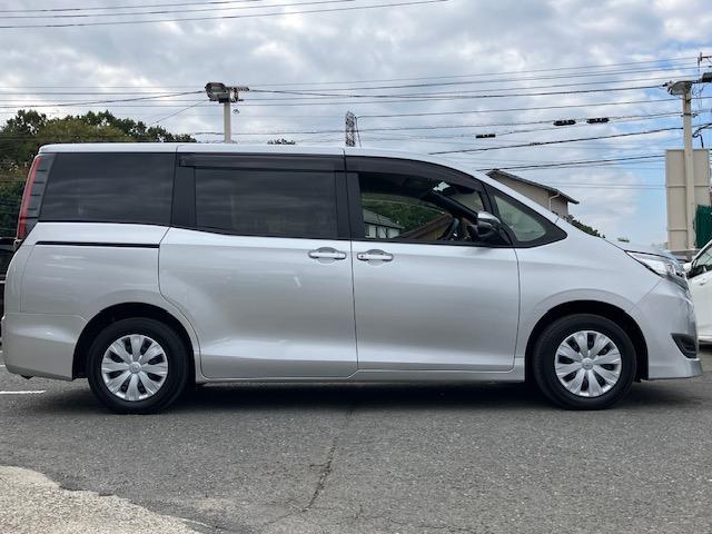 ノア X 衝突軽減 レーンキープ オートクルーズ 片側電動 ナビ フルセグ Bカメラ Bluetoothオーディオ ETC2.0 Iストップ LEDヘッドライト キーレス 禁煙車 3列 フルフラット ABS(46枚目)