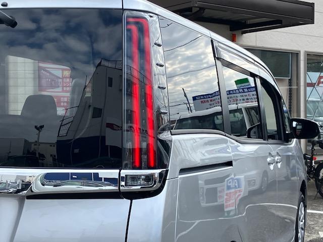 ノア X 衝突軽減 レーンキープ オートクルーズ 片側電動 ナビ フルセグ Bカメラ Bluetoothオーディオ ETC2.0 Iストップ LEDヘッドライト キーレス 禁煙車 3列 フルフラット ABS(49枚目)