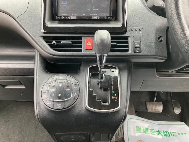 ヴォクシー X 衝突軽減 レーンキープ オートクルーズ 片側電動 ナビ ワンセグ Bカメラ Iストップ LEDヘッドライト キーレス 禁煙車 3列 フルフラット ABS オートハイビーム 電格ミラー CD(7枚目)