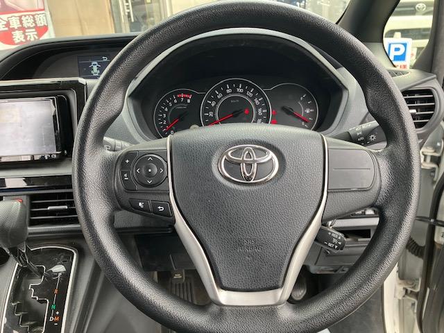 ヴォクシー X 衝突軽減 レーンキープ オートクルーズ 片側電動 ナビ ワンセグ Bカメラ Iストップ LEDヘッドライト キーレス 禁煙車 3列 フルフラット ABS オートハイビーム 電格ミラー CD(11枚目)