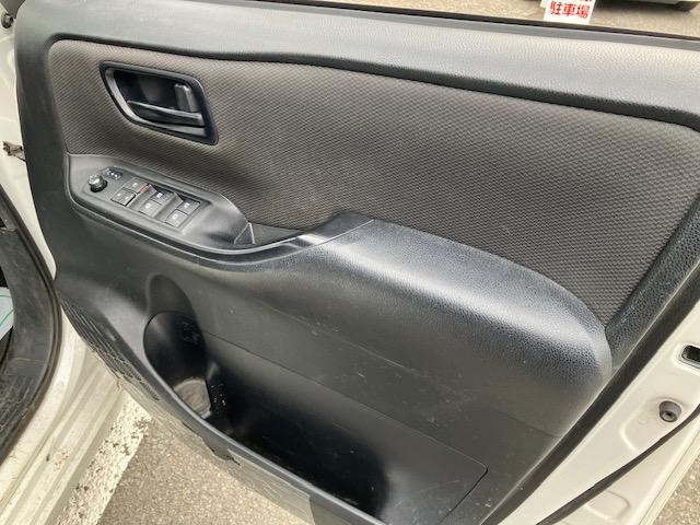 ヴォクシー X 衝突軽減 レーンキープ オートクルーズ 片側電動 ナビ ワンセグ Bカメラ Iストップ LEDヘッドライト キーレス 禁煙車 3列 フルフラット ABS オートハイビーム 電格ミラー CD(12枚目)