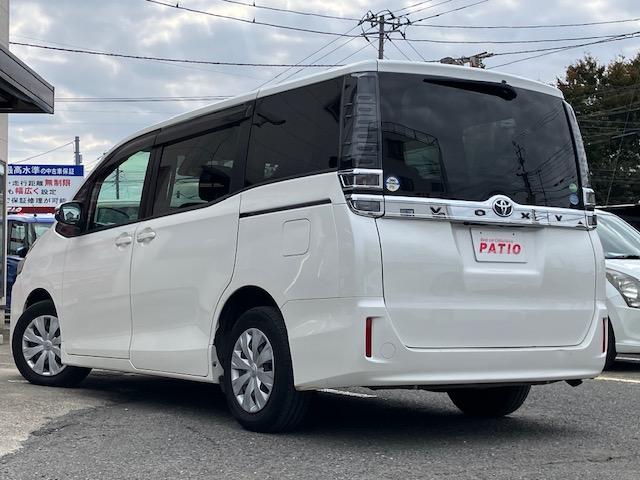 ヴォクシー X 衝突軽減 レーンキープ オートクルーズ 片側電動 ナビ ワンセグ Bカメラ Iストップ LEDヘッドライト キーレス 禁煙車 3列 フルフラット ABS オートハイビーム 電格ミラー CD(18枚目)