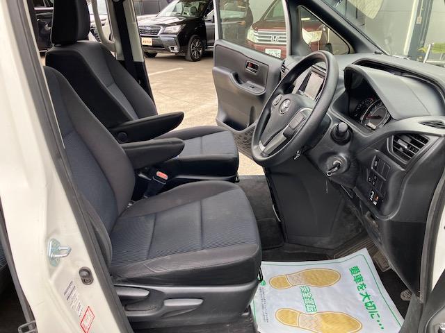 ヴォクシー X 衝突軽減 レーンキープ オートクルーズ 片側電動 ナビ ワンセグ Bカメラ Iストップ LEDヘッドライト キーレス 禁煙車 3列 フルフラット ABS オートハイビーム 電格ミラー CD(25枚目)