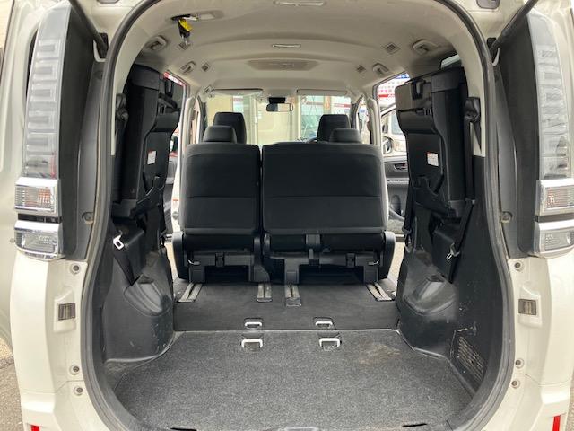 ヴォクシー X 衝突軽減 レーンキープ オートクルーズ 片側電動 ナビ ワンセグ Bカメラ Iストップ LEDヘッドライト キーレス 禁煙車 3列 フルフラット ABS オートハイビーム 電格ミラー CD(28枚目)