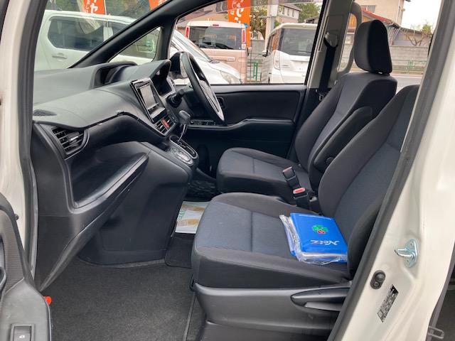 ヴォクシー X 衝突軽減 レーンキープ オートクルーズ 片側電動 ナビ ワンセグ Bカメラ Iストップ LEDヘッドライト キーレス 禁煙車 3列 フルフラット ABS オートハイビーム 電格ミラー CD(31枚目)