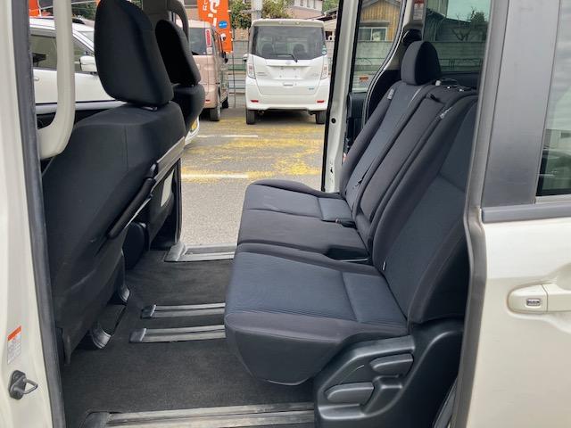 ヴォクシー X 衝突軽減 レーンキープ オートクルーズ 片側電動 ナビ ワンセグ Bカメラ Iストップ LEDヘッドライト キーレス 禁煙車 3列 フルフラット ABS オートハイビーム 電格ミラー CD(33枚目)