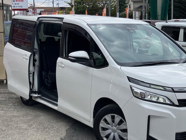 ヴォクシー X 衝突軽減 レーンキープ オートクルーズ 片側電動 ナビ ワンセグ Bカメラ Iストップ LEDヘッドライト キーレス 禁煙車 3列 フルフラット ABS オートハイビーム 電格ミラー CD(39枚目)