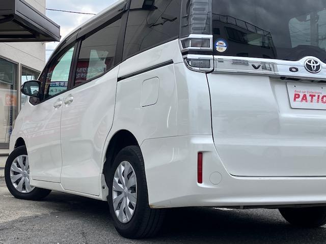 ヴォクシー X 衝突軽減 レーンキープ オートクルーズ 片側電動 ナビ ワンセグ Bカメラ Iストップ LEDヘッドライト キーレス 禁煙車 3列 フルフラット ABS オートハイビーム 電格ミラー CD(42枚目)