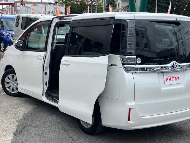 ヴォクシー X 衝突軽減 レーンキープ オートクルーズ 片側電動 ナビ ワンセグ Bカメラ Iストップ LEDヘッドライト キーレス 禁煙車 3列 フルフラット ABS オートハイビーム 電格ミラー CD(43枚目)