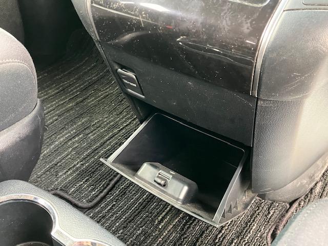 アルファード 2.5S 衝突軽減 レーンキープ アダプティブクルーズ 両側電動 ナビ フルセグ Bカメラ Bluetoothオーディオ 後席モニター ETC2.0 LEDヘッドライト 19インチAW スマキー 禁煙車(32枚目)